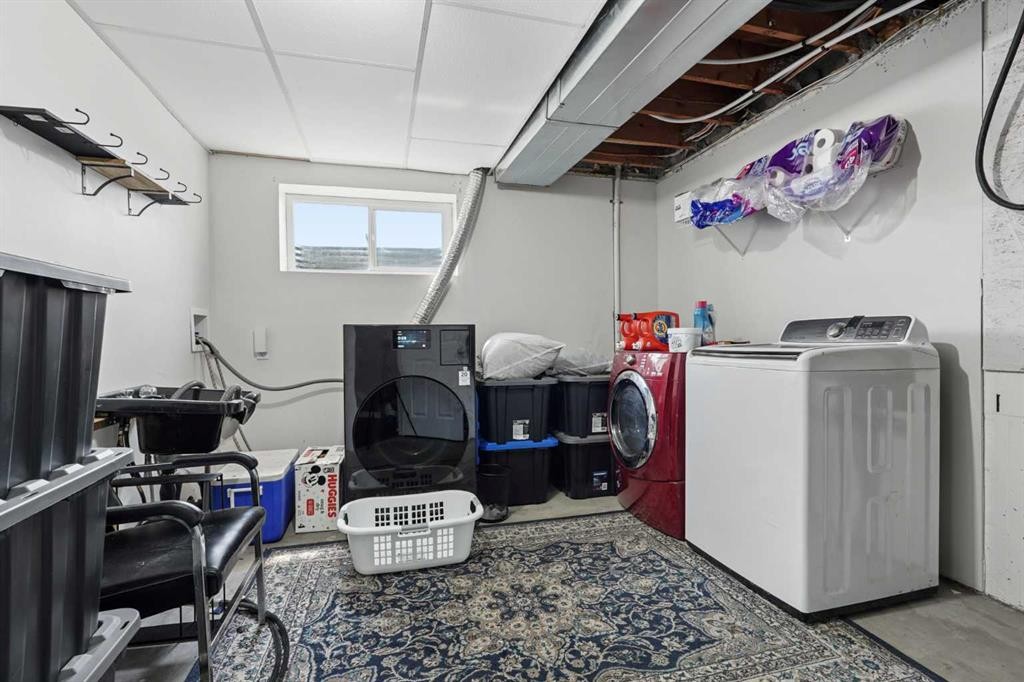 25021 Rge Rd 254, Cardston, AB - Indoor Photo Showing Laundry Room