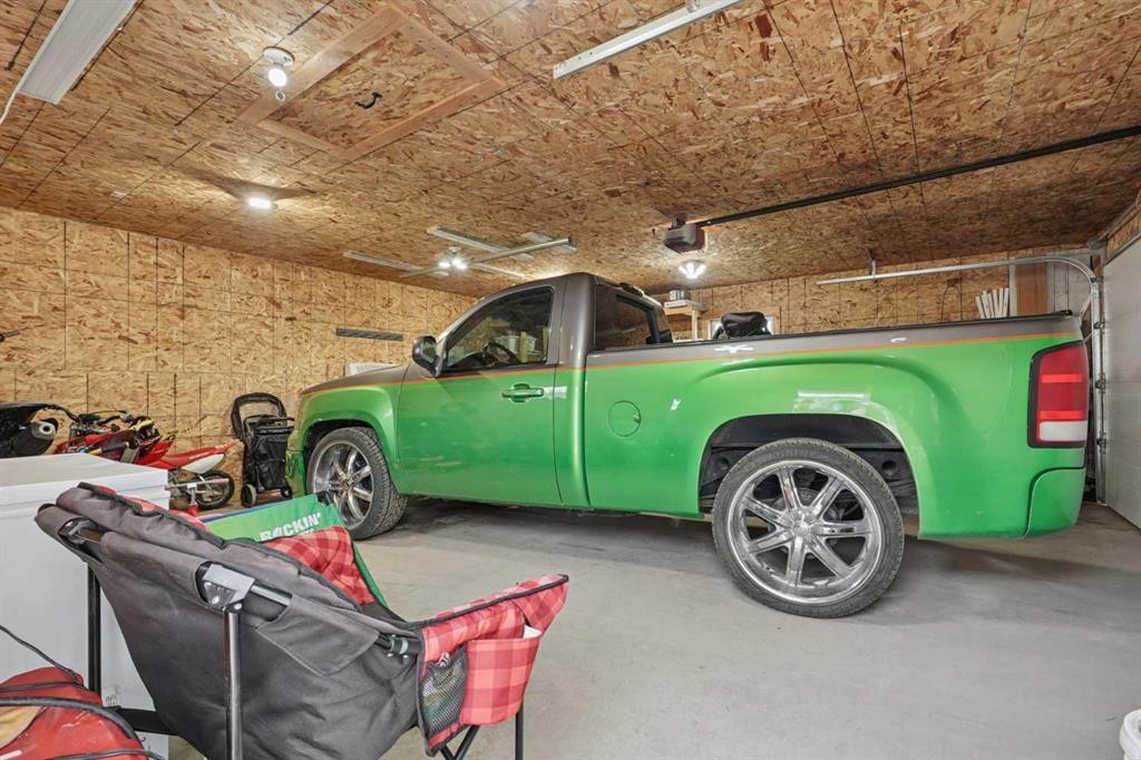 25021 Rge Rd 254, Cardston, AB - Indoor Photo Showing Garage