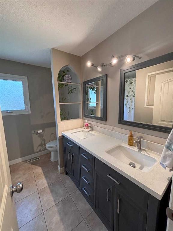 425 Normandy Road South, Lethbridge, AB