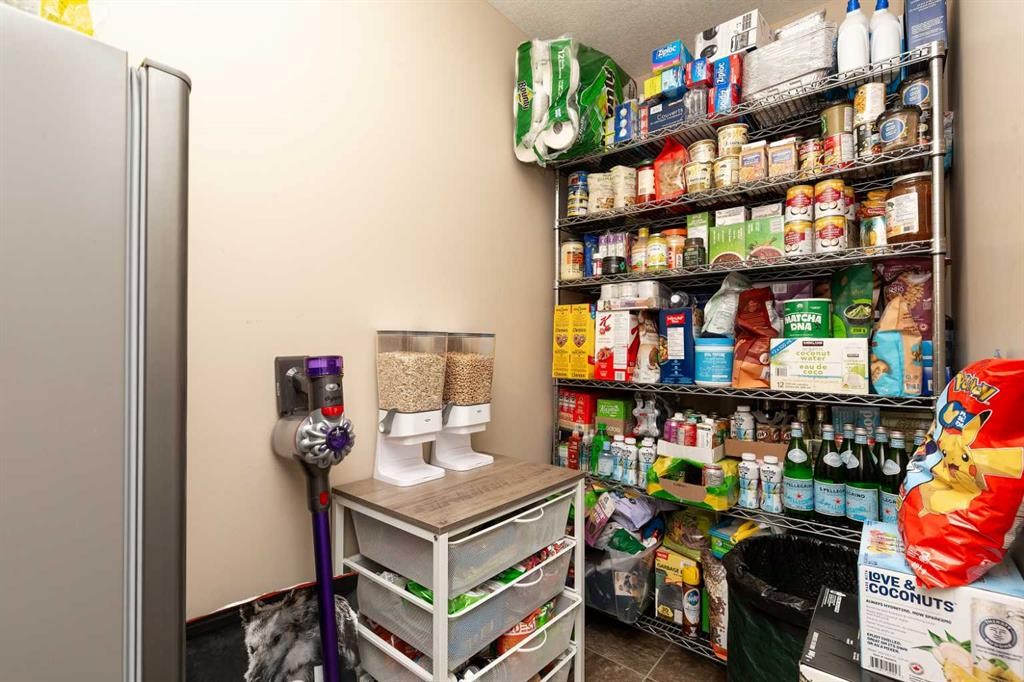 2-20 Cougar Cove North, Lethbridge, AB - Indoor