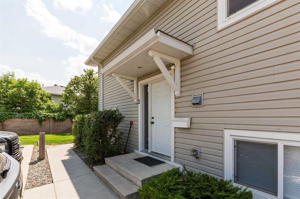 2-20 Cougar Cove North, Lethbridge, AB - Outdoor With Exterior