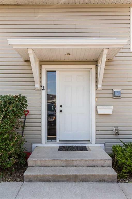 2-20 Cougar Cove North, Lethbridge, AB - Outdoor With Exterior