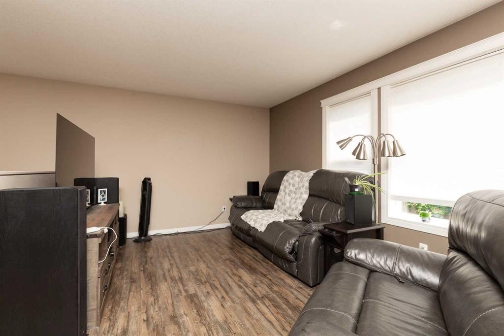 2-20 Cougar Cove North, Lethbridge, AB - Indoor Photo Showing Other Room
