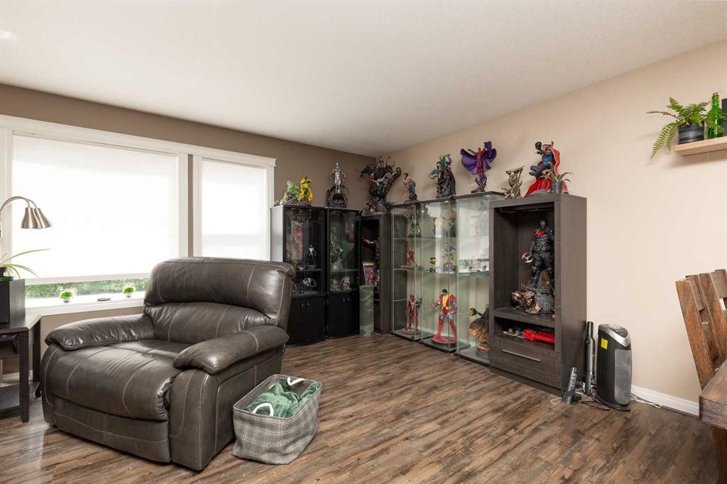 2-20 Cougar Cove North, Lethbridge, AB - Indoor Photo Showing Other Room