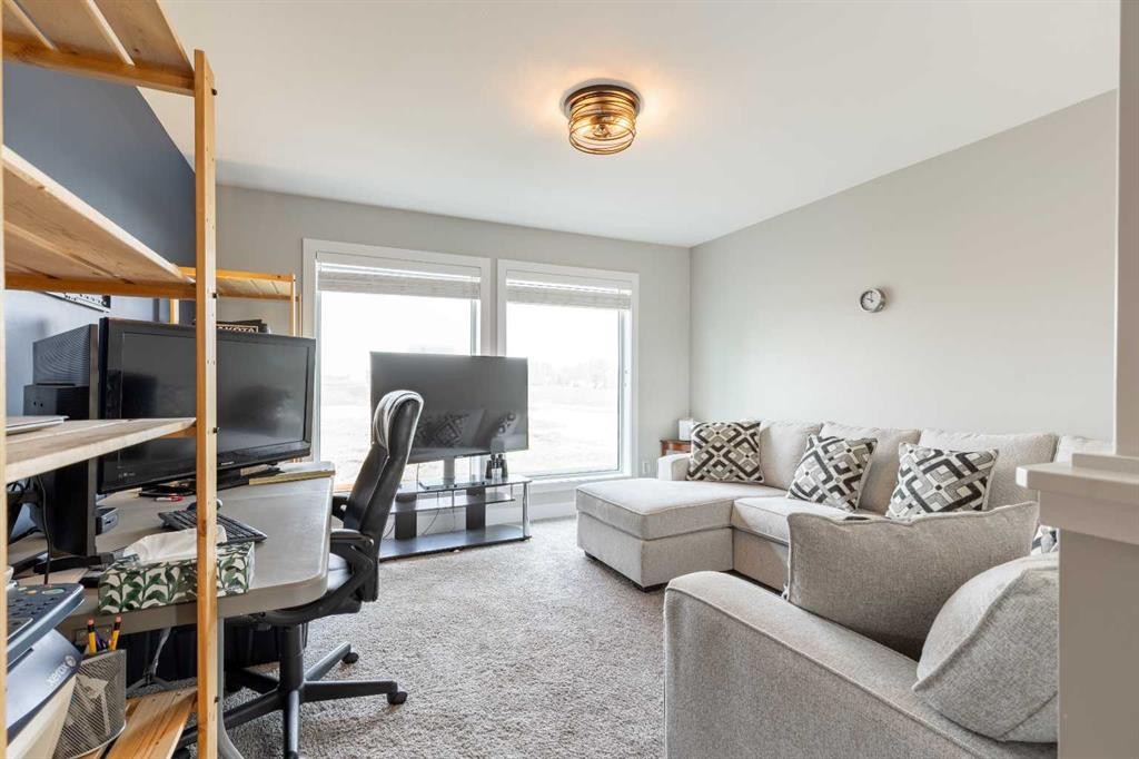 107 Westgate Drive, Coaldale, AB - Indoor Photo Showing Office