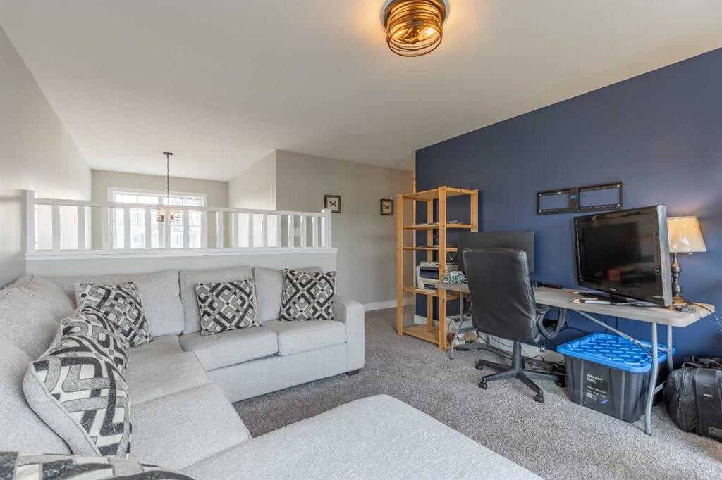 107 Westgate Drive, Coaldale, AB - Indoor Photo Showing Living Room