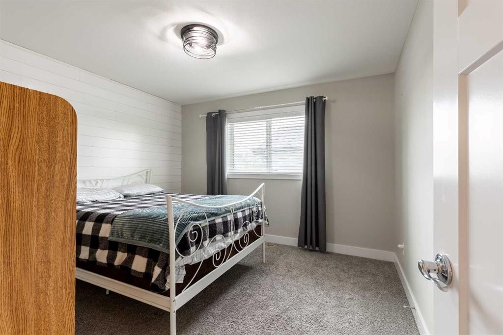 107 Westgate Drive, Coaldale, AB - Indoor Photo Showing Bedroom