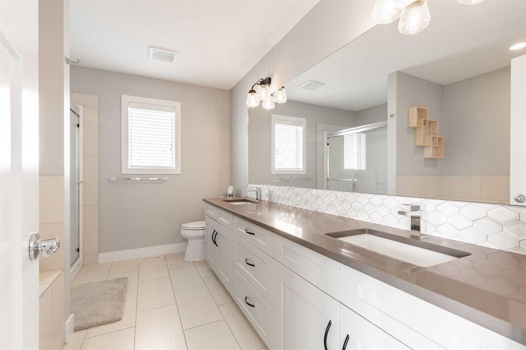 107 Westgate Drive, Coaldale, AB - Indoor Photo Showing Bathroom