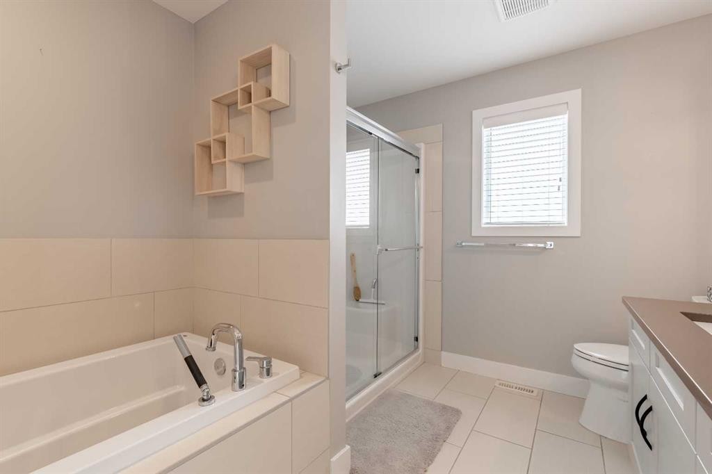 107 Westgate Drive, Coaldale, AB - Indoor Photo Showing Bathroom