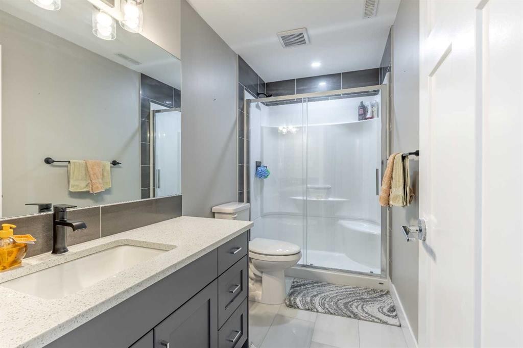 107 Westgate Drive, Coaldale, AB - Indoor Photo Showing Bathroom