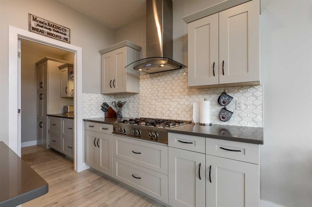 107 Westgate Drive, Coaldale, AB - Indoor Photo Showing Kitchen With Upgraded Kitchen