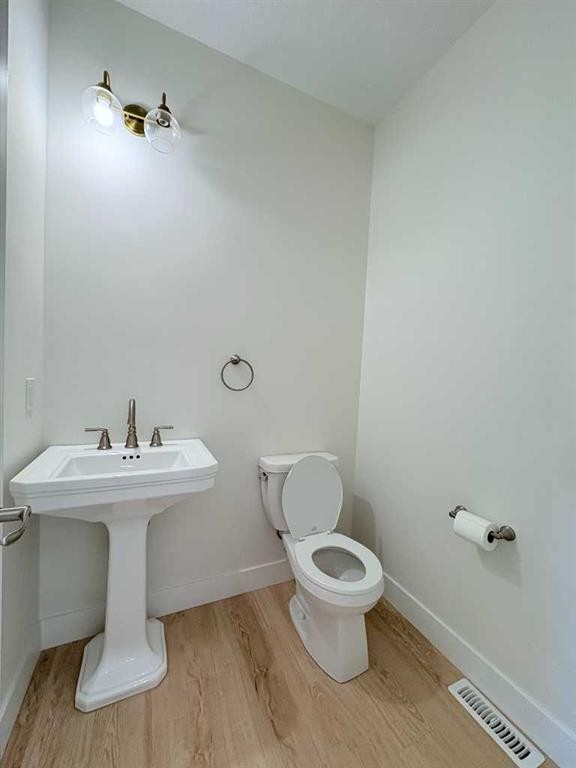 919 Fairway Boulevard, Cardston, AB - Indoor Photo Showing Bathroom