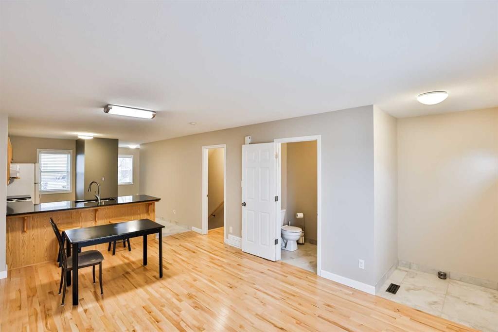 16-720 Heritage Boulevard West, Lethbridge, AB - Indoor Photo Showing Dining Room