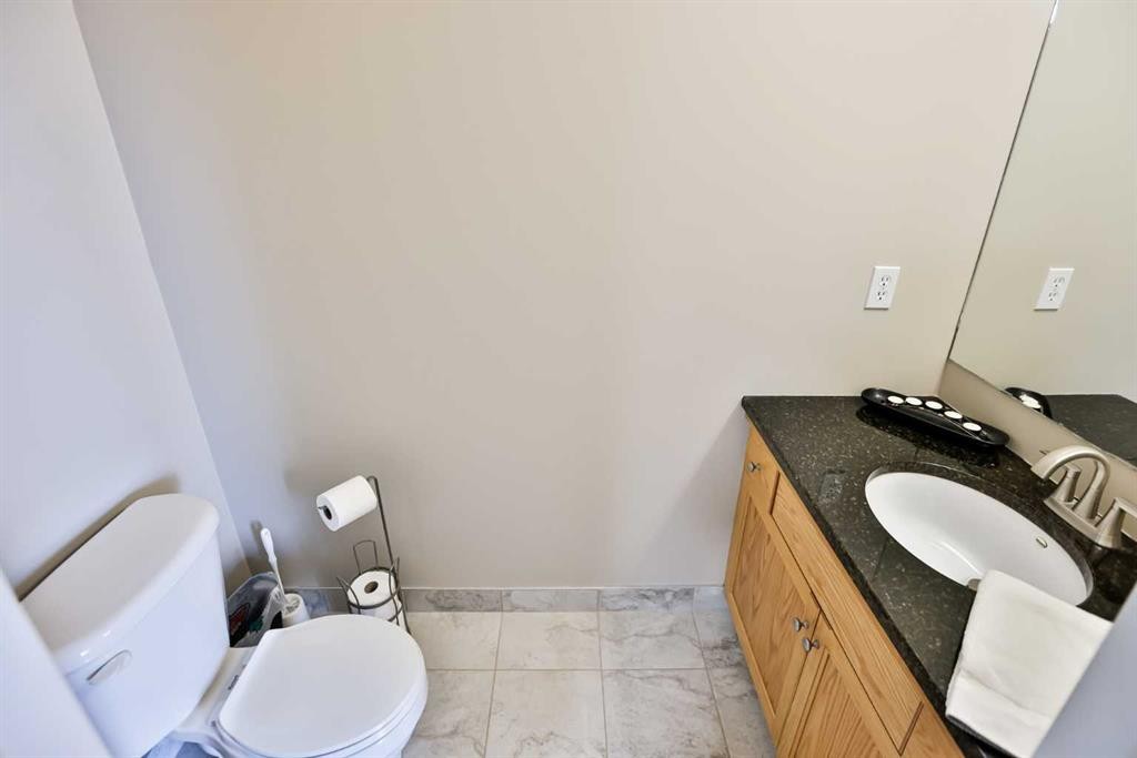 16-720 Heritage Boulevard West, Lethbridge, AB - Indoor Photo Showing Bathroom