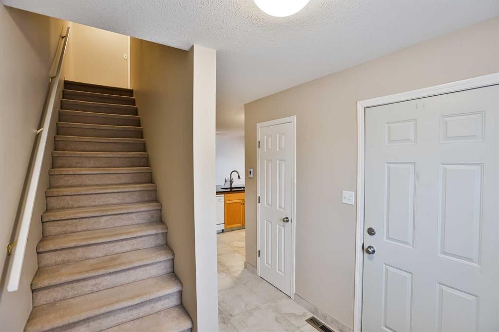 16-720 Heritage Boulevard West, Lethbridge, AB - Indoor Photo Showing Other Room
