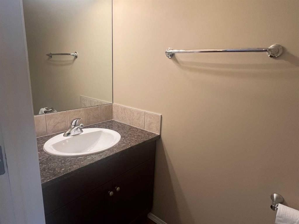 18-45 Keystone Terrace West, Lethbridge, AB - Indoor Photo Showing Bathroom
