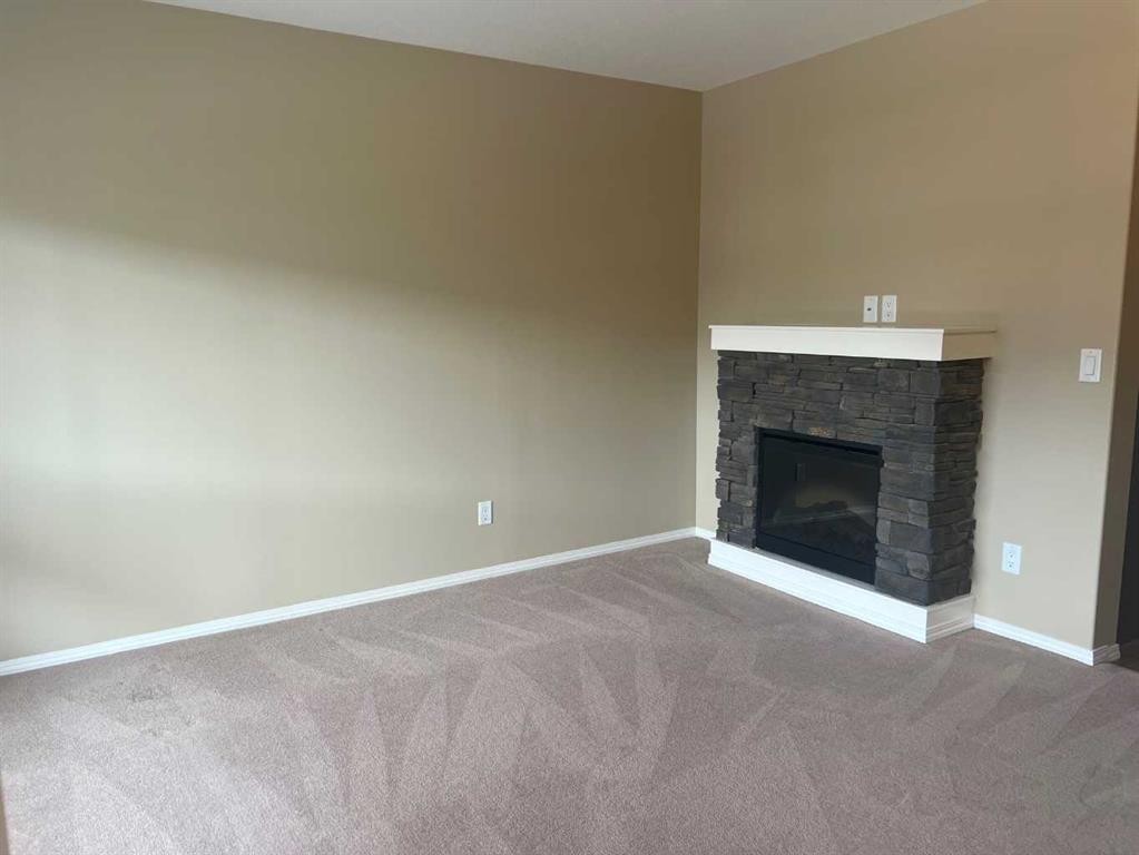 18-45 Keystone Terrace West, Lethbridge, AB - Indoor Photo Showing Living Room With Fireplace