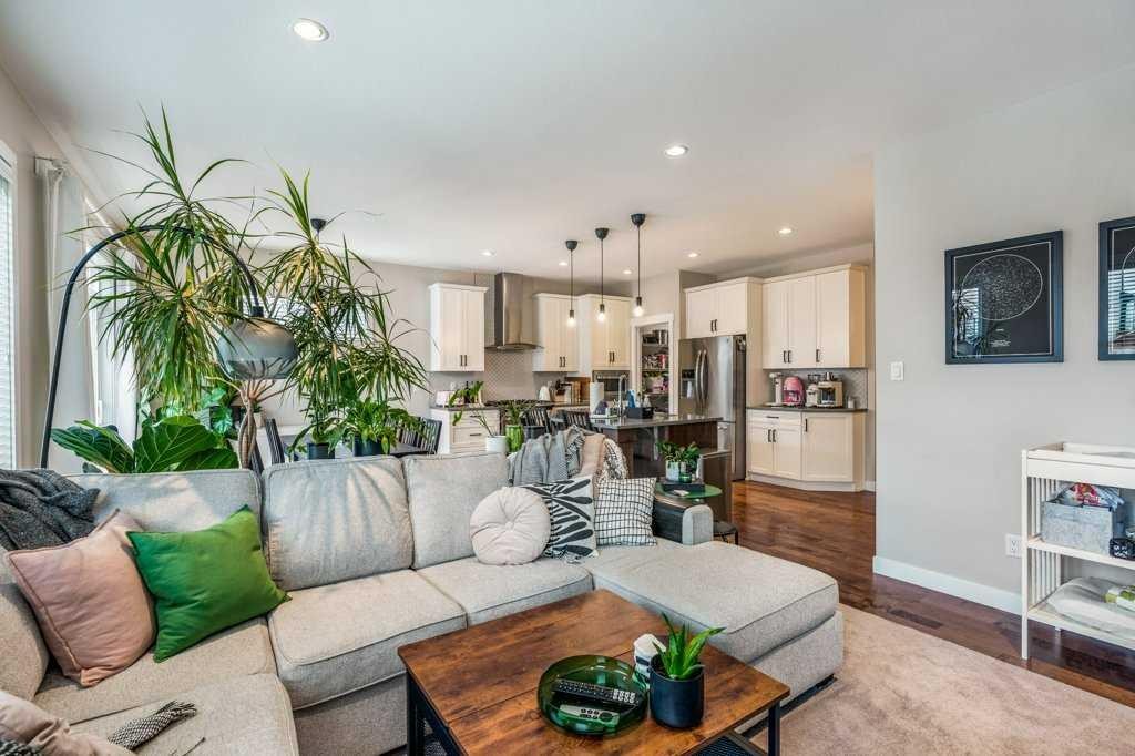 855 Miners Boulevard West, Lethbridge, AB - Indoor Photo Showing Living Room