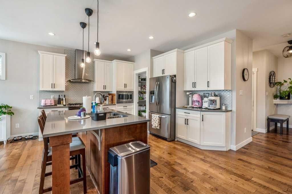 855 Miners Boulevard West, Lethbridge, AB - Indoor Photo Showing Kitchen With Double Sink