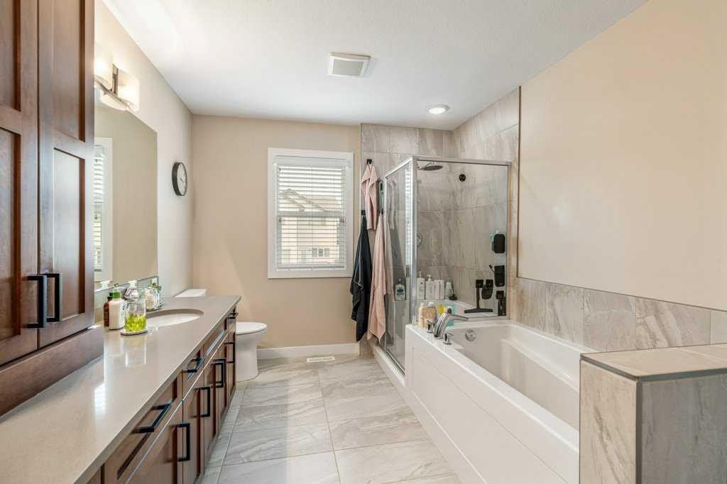 855 Miners Boulevard West, Lethbridge, AB - Indoor Photo Showing Bathroom