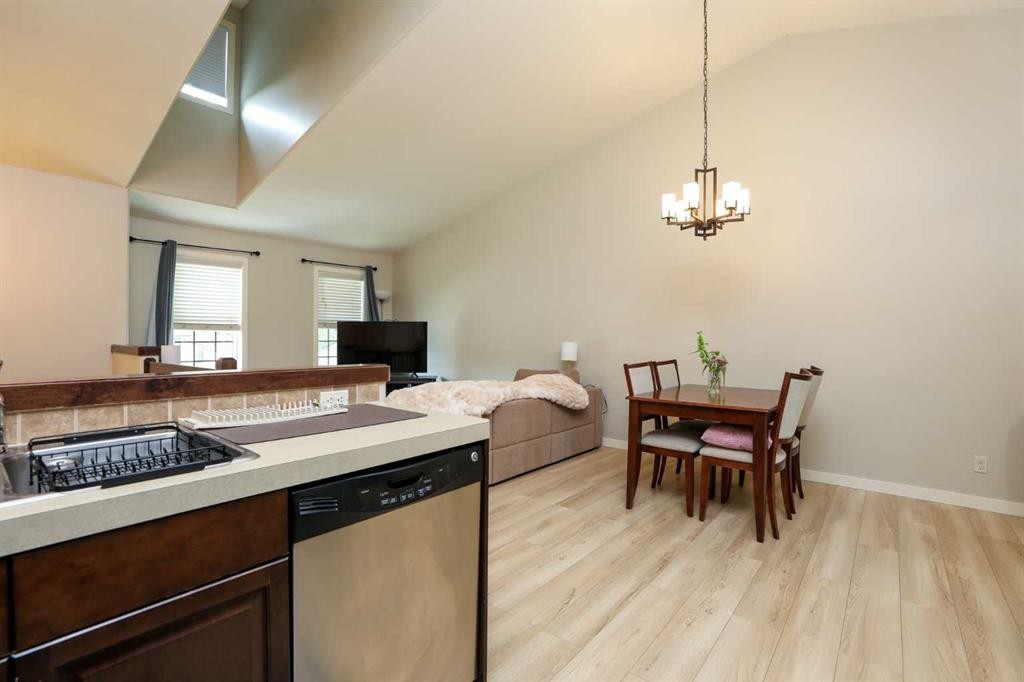 113 Lynx Road North, Lethbridge, AB - Indoor Photo Showing Other Room