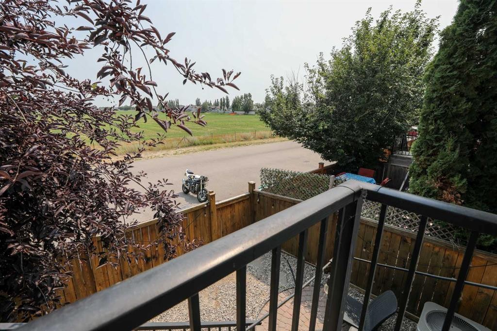 113 Lynx Road North, Lethbridge, AB - Outdoor