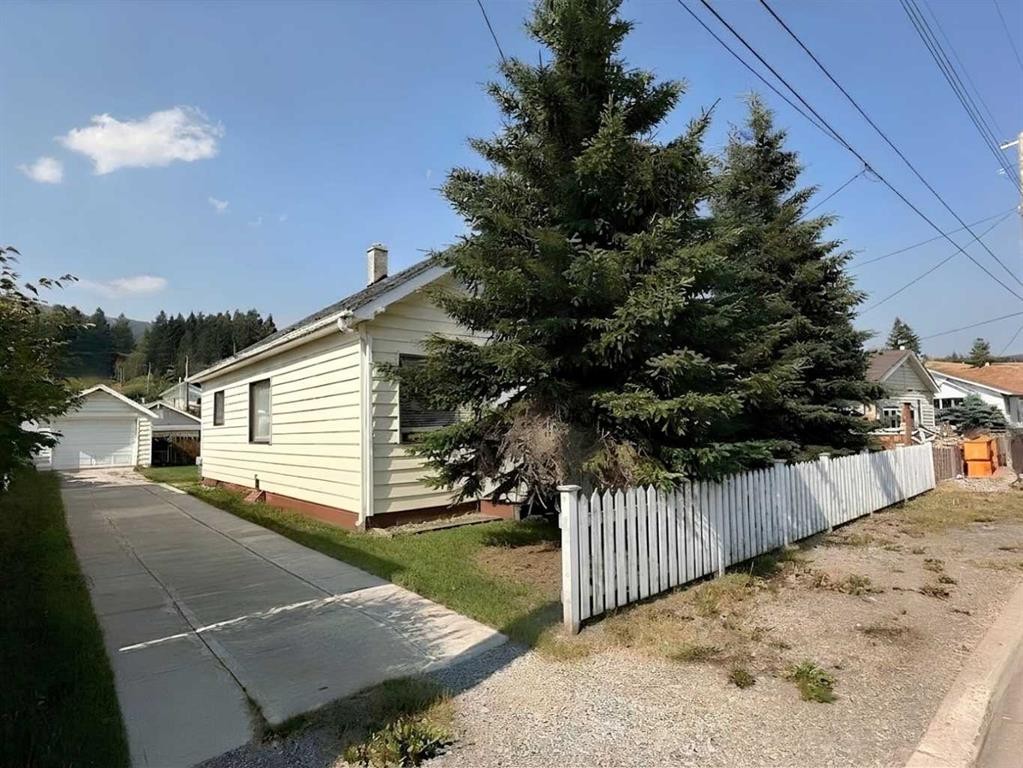 8017 22 Avenue, Coleman, AB - Outdoor