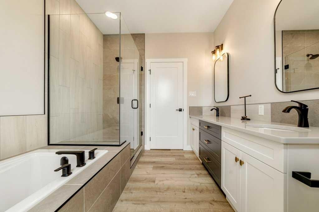 103 Riverford Close West, Lethbridge, AB - Indoor Photo Showing Bathroom