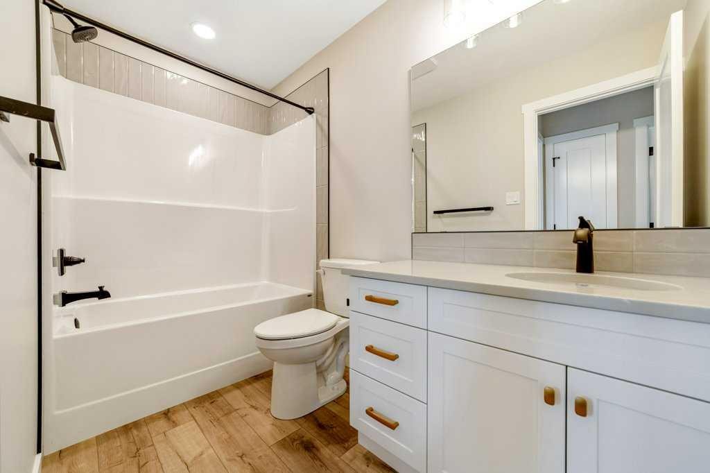 103 Riverford Close West, Lethbridge, AB - Indoor Photo Showing Bathroom
