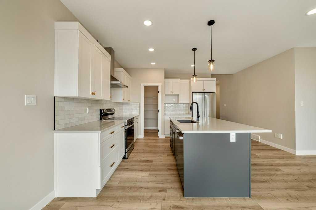 103 Riverford Close West, Lethbridge, AB - Indoor Photo Showing Kitchen With Upgraded Kitchen