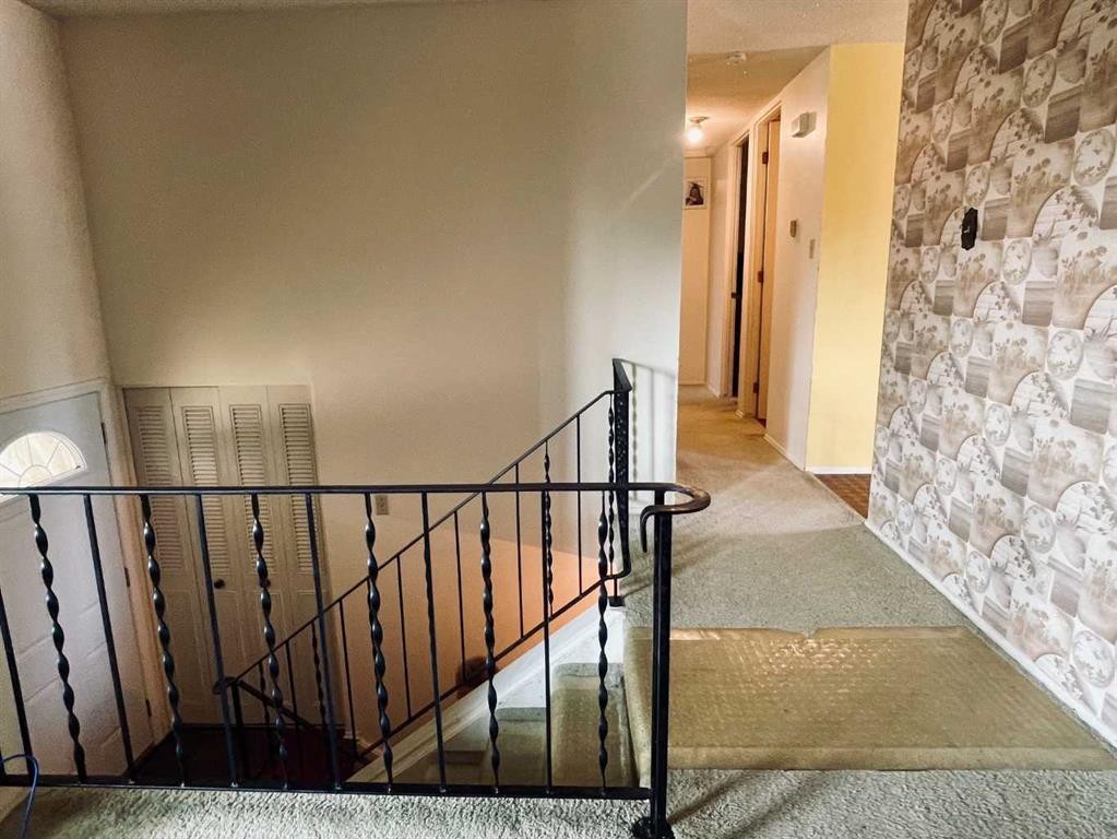 36 Park Meadows Boulevard North, Lethbridge, AB - Indoor Photo Showing Other Room