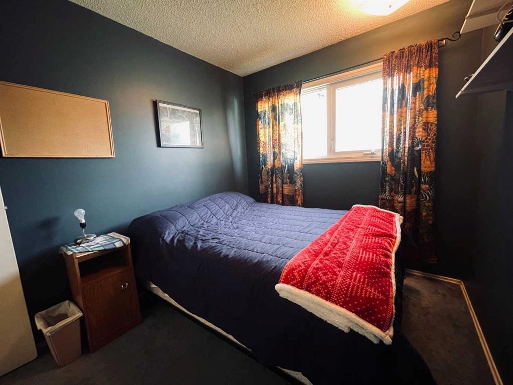 36 Park Meadows Boulevard North, Lethbridge, AB - Indoor Photo Showing Bedroom