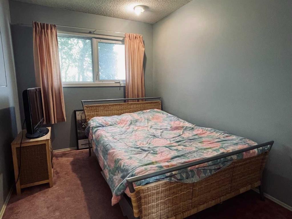 36 Park Meadows Boulevard North, Lethbridge, AB - Indoor Photo Showing Bedroom