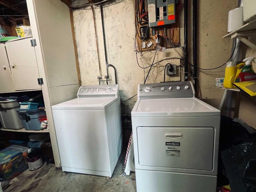 36 Park Meadows Boulevard North, Lethbridge, AB - Indoor Photo Showing Laundry Room