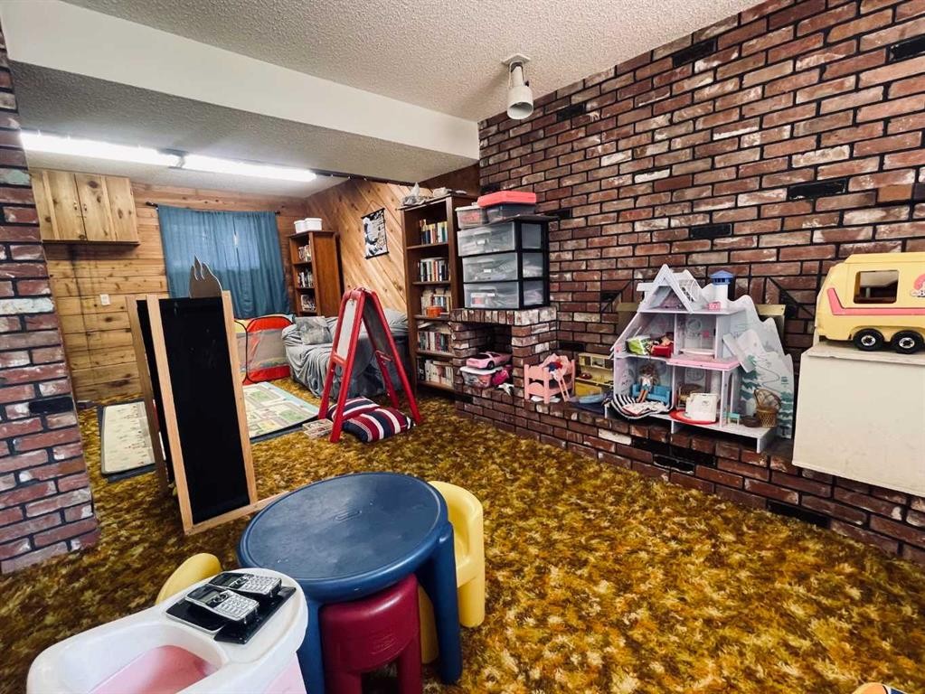 36 Park Meadows Boulevard North, Lethbridge, AB - Indoor