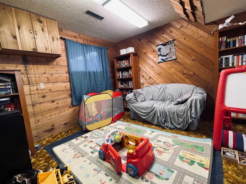 36 Park Meadows Boulevard North, Lethbridge, AB - Indoor
