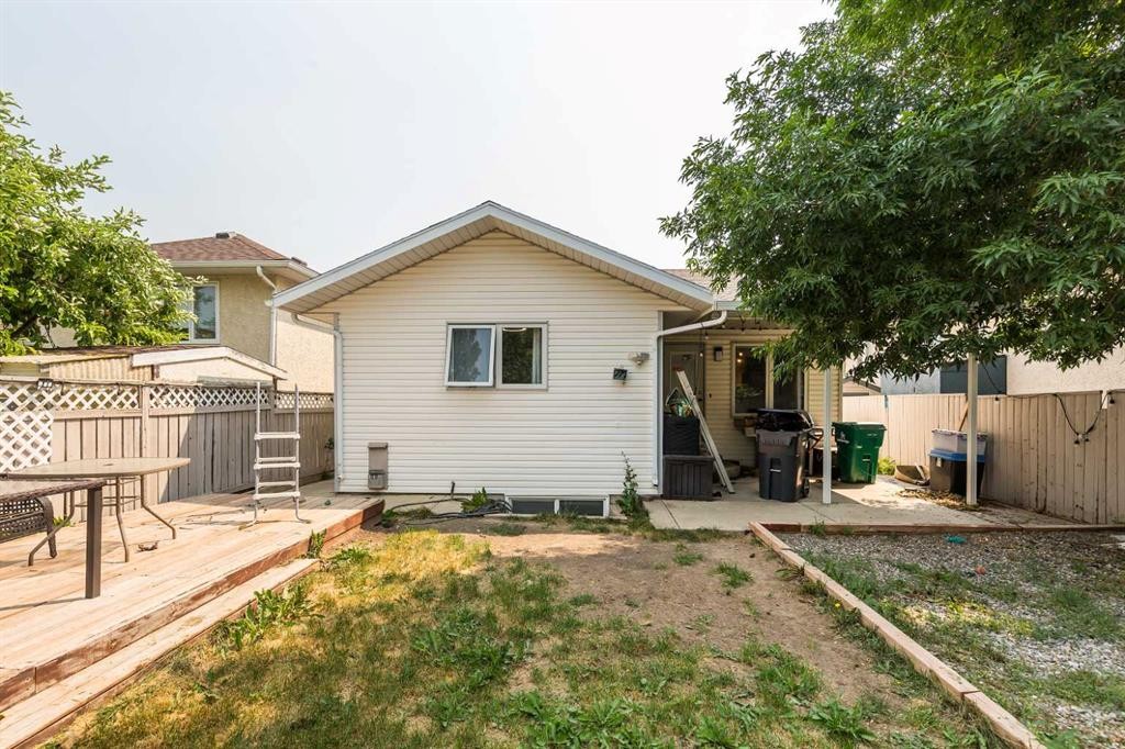 14 Heritage Road West, Lethbridge, AB - Outdoor