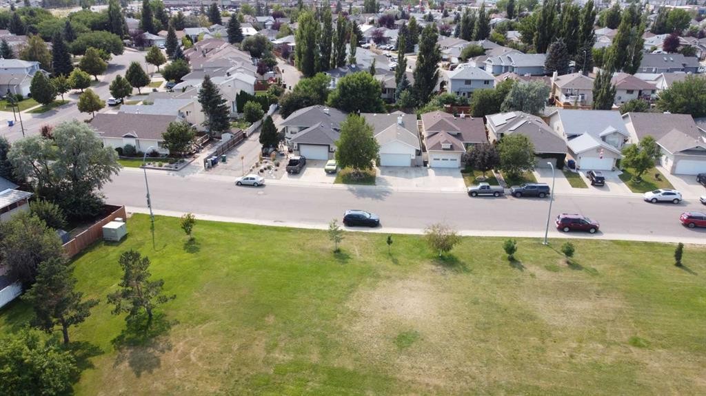 14 Heritage Road West, Lethbridge, AB - Outdoor With View