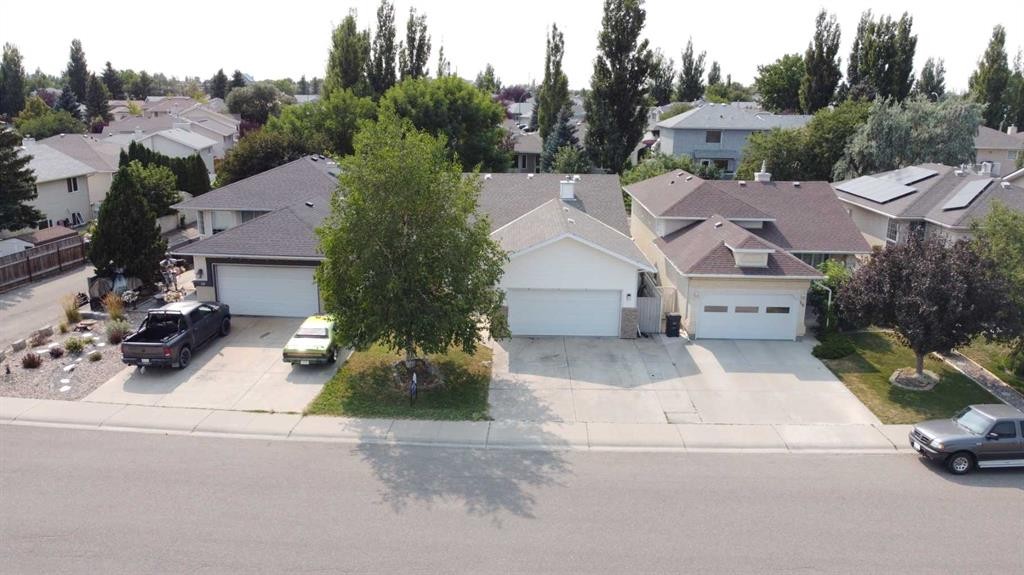 14 Heritage Road West, Lethbridge, AB - Outdoor With Facade