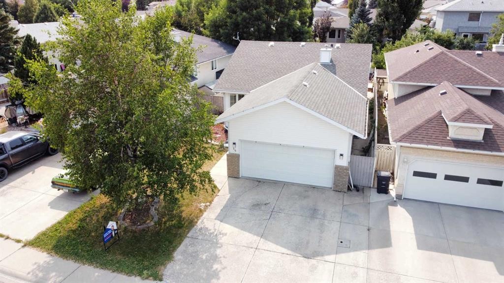 14 Heritage Road West, Lethbridge, AB - Outdoor