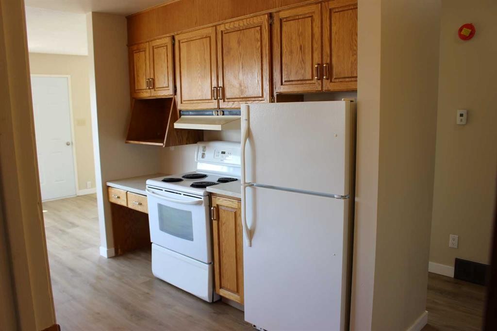 504 Centennial Avenue, Picture Butte, AB - Indoor Photo Showing Kitchen