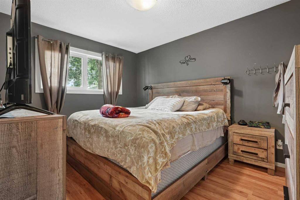2610 11 Avenue North, Lethbridge, AB - Indoor Photo Showing Bedroom