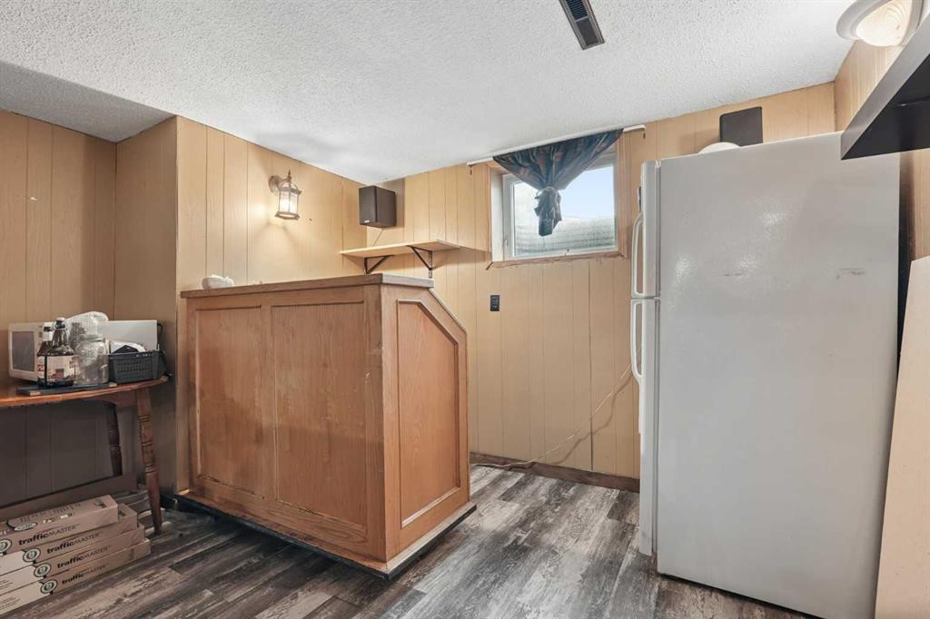 2610 11 Avenue North, Lethbridge, AB - Indoor Photo Showing Other Room