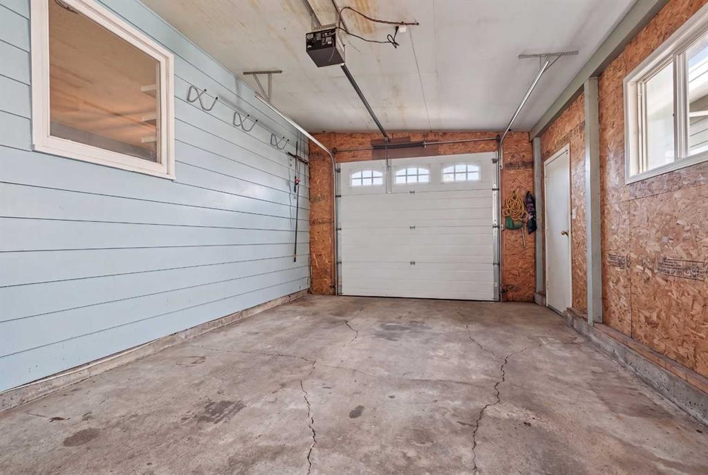 2610 11 Avenue North, Lethbridge, AB - Indoor Photo Showing Garage