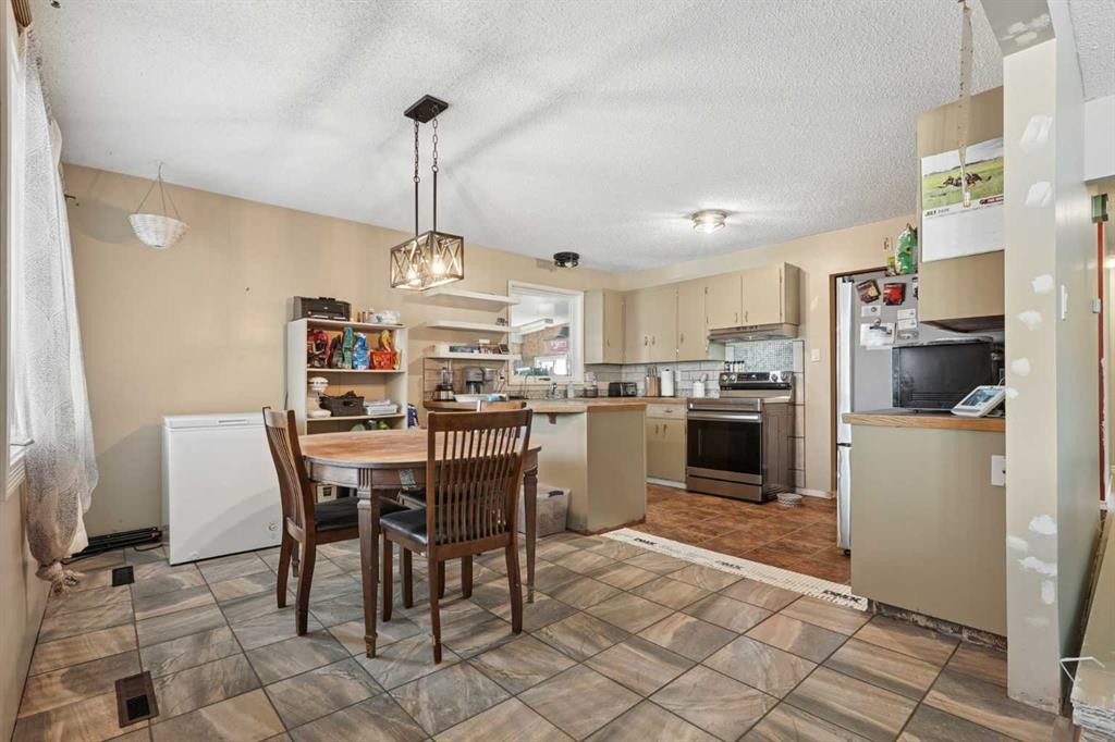2610 11 Avenue North, Lethbridge, AB - Indoor