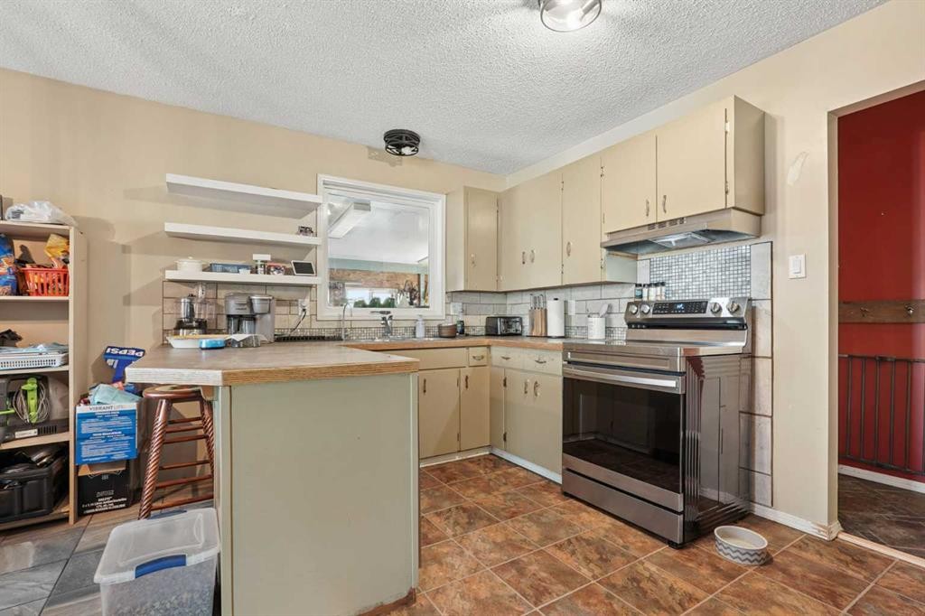 2610 11 Avenue North, Lethbridge, AB - Indoor Photo Showing Kitchen