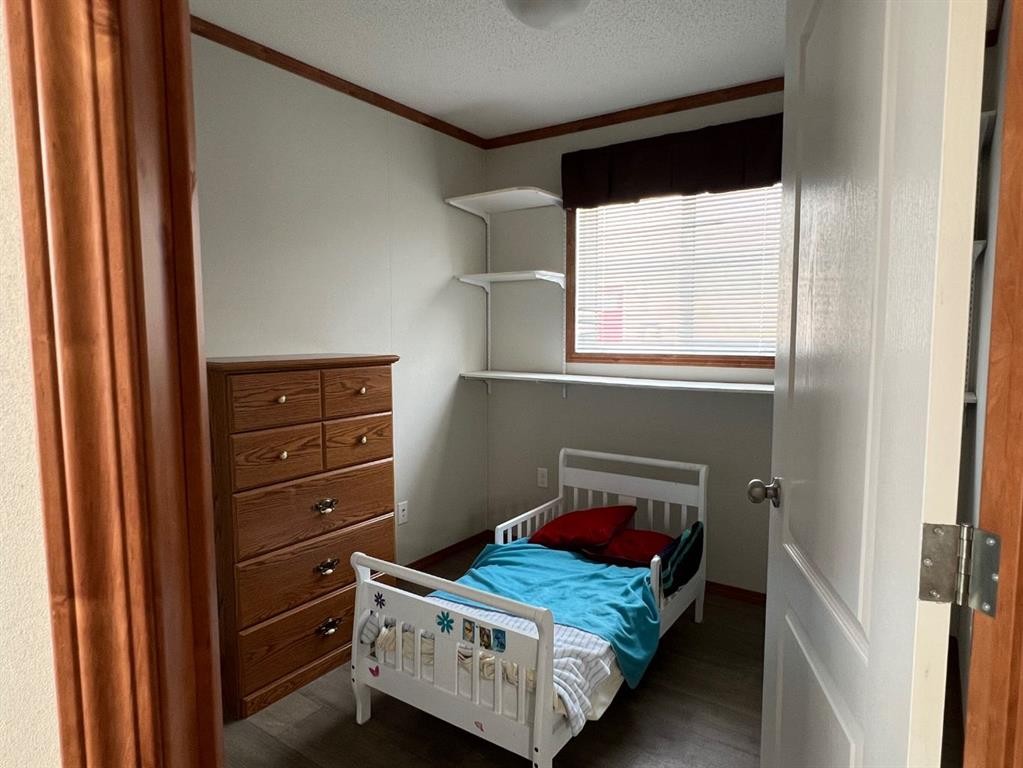 4002 Seasons Boulevard, Coaldale, AB - Indoor Photo Showing Bedroom