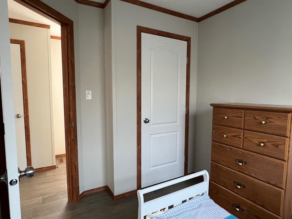 4002 Seasons Boulevard, Coaldale, AB - Indoor