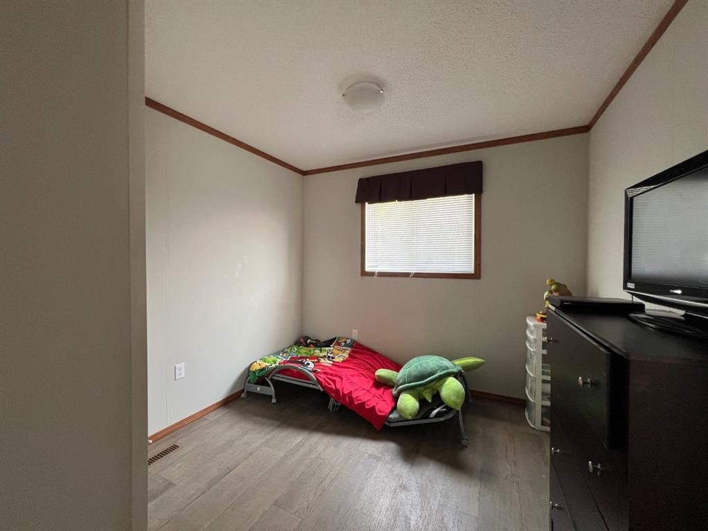4002 Seasons Boulevard, Coaldale, AB - Indoor