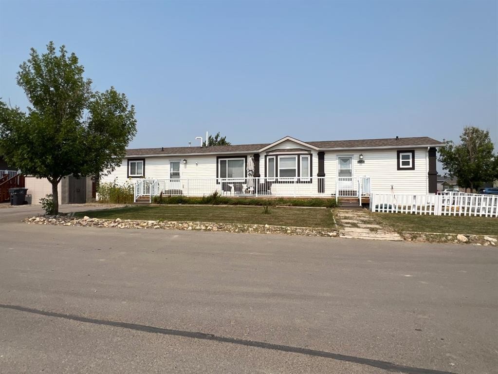 4002 Seasons Boulevard, Coaldale, AB - Outdoor